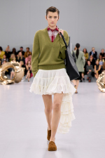 LOEWE_SS24_MW_SHOW_RUNWAY_LOOK_21_FRONT_RGB_CROPPED_4X5_21