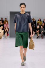 LOEWE_SS24_MW_SHOW_RUNWAY_LOOK_22_FRONT_RGB_CROPPED_4X5_22