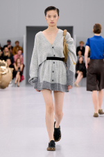 LOEWE_SS24_MW_SHOW_RUNWAY_LOOK_24_FRONT_RGB_CROPPED_4X5_24