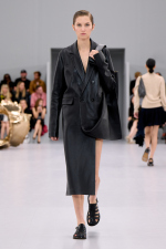 LOEWE_SS24_MW_SHOW_RUNWAY_LOOK_25_FRONT_RGB_CROPPED_4X5_25