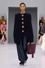 LOEWE_SS24_MW_SHOW_RUNWAY_LOOK_26_FRONT_RGB_CROPPED_4X5_26