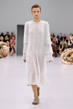 LOEWE_SS24_MW_SHOW_RUNWAY_LOOK_31_FRONT_RGB_CROPPED_4X5_31