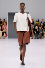 LOEWE_SS24_MW_SHOW_RUNWAY_LOOK_36_FRONT_RGB_CROPPED_4X5_36