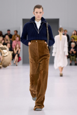 LOEWE_SS24_MW_SHOW_RUNWAY_LOOK_37_FRONT_RGB_CROPPED_4X5_37