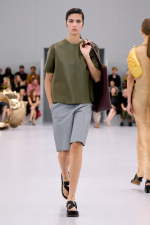 LOEWE_SS24_MW_SHOW_RUNWAY_LOOK_40_FRONT_RGB_CROPPED_4X5_40