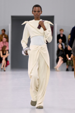 LOEWE_SS24_MW_SHOW_RUNWAY_LOOK_42_FRONT_RGB_CROPPED_4X5_42