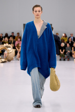 LOEWE_SS24_MW_SHOW_RUNWAY_LOOK_44_FRONT_RGB_CROPPED_4X5_44