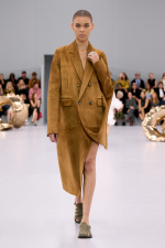 LOEWE_SS24_MW_SHOW_RUNWAY_LOOK_46_FRONT_RGB_CROPPED_4X5_46