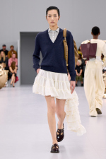 LOEWE_SS24_MW_SHOW_RUNWAY_LOOK_47_FRONT_RGB_CROPPED_4X5_47