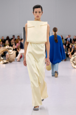 LOEWE_SS24_MW_SHOW_RUNWAY_LOOK_49_FRONT_RGB_CROPPED_4X5_49