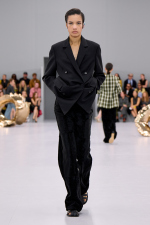 LOEWE_SS24_MW_SHOW_RUNWAY_LOOK_50_FRONT_RGB_CROPPED_4X5_50