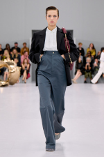 LOEWE_SS24_MW_SHOW_RUNWAY_LOOK_5_FRONT_RGB_CROPPED_4X5_05