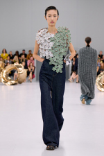 LOEWE_SS24_MW_SHOW_RUNWAY_LOOK_6_FRONT_RGB_CROPPED_4X5_06
