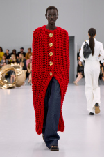 LOEWE_SS24_MW_SHOW_RUNWAY_LOOK_7_FRONT_RGB_CROPPED_4X5_07
