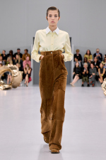 LOEWE_SS24_MW_SHOW_RUNWAY_LOOK_8_FRONT_RGB_CROPPED_4X5_08