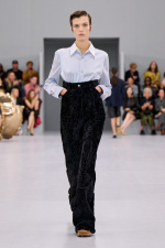 LOEWE_SS24_MW_SHOW_RUNWAY_LOOK_9_FRONT_RGB_CROPPED_4X5_09