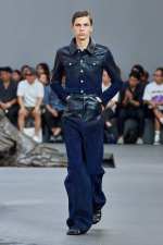 LOEWE_SS24_MW_SHOW_RUNWAY_LOOK_18_FRONT_RGB_CROPPED_2X3_18