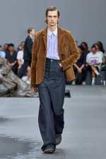 LOEWE_SS24_MW_SHOW_RUNWAY_LOOK_27_FRONT_RGB_CROPPED_2X3_27