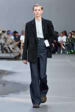 LOEWE_SS24_MW_SHOW_RUNWAY_LOOK_28_FRONT_RGB_CROPPED_2X3_28