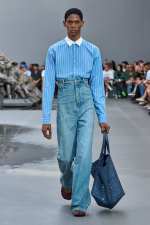 LOEWE_SS24_MW_SHOW_RUNWAY_LOOK_30_FRONT_RGB_CROPPED_2X3_30