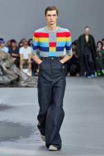 LOEWE_SS24_MW_SHOW_RUNWAY_LOOK_32_FRONT_RGB_CROPPED_2X3_32