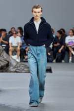 LOEWE_SS24_MW_SHOW_RUNWAY_LOOK_41_FRONT_RGB_CROPPED_2X3_41
