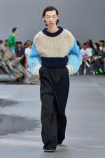 LOEWE_SS24_MW_SHOW_RUNWAY_LOOK_43_FRONT_RGB_CROPPED_2X3_43