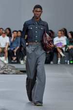 LOEWE_SS24_MW_SHOW_RUNWAY_LOOK_45_FRONT_RGB_CROPPED_2X3_45