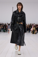 LOEWE_SS25_WW_SHOW_RUNWAY_LOOK_12_FRONT_RGB_CROPPED_4x5_12