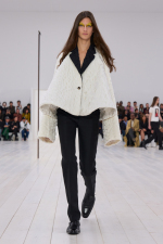 LOEWE_SS25_WW_SHOW_RUNWAY_LOOK_13_FRONT_RGB_CROPPED_4x5_13