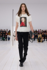 LOEWE_SS25_WW_SHOW_RUNWAY_LOOK_14_FRONT_RGB_CROPPED_4x5_14