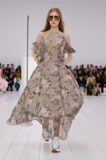 LOEWE_SS25_WW_SHOW_RUNWAY_LOOK_15_FRONT_RGB_CROPPED_4x5_15