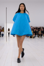 LOEWE_SS25_WW_SHOW_RUNWAY_LOOK_22_FRONT_RGB_CROPPED_4x5_22