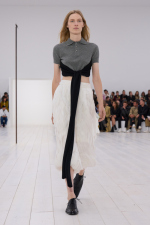 LOEWE_SS25_WW_SHOW_RUNWAY_LOOK_23_FRONT_RGB_CROPPED_4x5_23