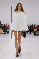 LOEWE_SS25_WW_SHOW_RUNWAY_LOOK_24_FRONT_RGB_CROPPED_4x5_24