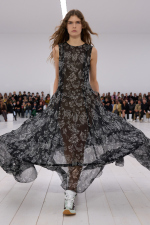 LOEWE_SS25_WW_SHOW_RUNWAY_LOOK_25_FRONT_RGB_CROPPED_4x5_25