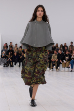 LOEWE_SS25_WW_SHOW_RUNWAY_LOOK_27_FRONT_RGB_CROPPED_4x5_27