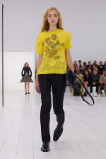 LOEWE_SS25_WW_SHOW_RUNWAY_LOOK_28_FRONT_RGB_CROPPED_4x5_28