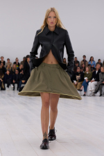 LOEWE_SS25_WW_SHOW_RUNWAY_LOOK_29_FRONT_RGB_CROPPED_4x5_29