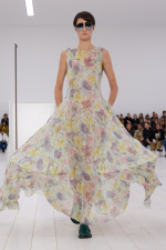 LOEWE_SS25_WW_SHOW_RUNWAY_LOOK_2_FRONT_RGB_CROPPED_4x5_02