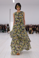 LOEWE_SS25_WW_SHOW_RUNWAY_LOOK_32_FRONT_RGB_CROPPED_4x5_32