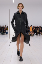 LOEWE_SS25_WW_SHOW_RUNWAY_LOOK_34_FRONT_RGB_CROPPED_4x5_34