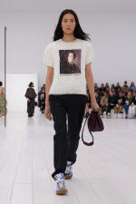 LOEWE_SS25_WW_SHOW_RUNWAY_LOOK_38_FRONT_RGB_CROPPED_4x5_38