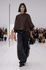LOEWE_SS25_WW_SHOW_RUNWAY_LOOK_39_FRONT_RGB_CROPPED_4x5_39