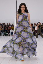 LOEWE_SS25_WW_SHOW_RUNWAY_LOOK_40_FRONT_RGB_CROPPED_4x5_40