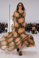 LOEWE_SS25_WW_SHOW_RUNWAY_LOOK_42_FRONT_RGB_CROPPED_4x5_42