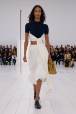 LOEWE_SS25_WW_SHOW_RUNWAY_LOOK_44_FRONT_RGB_CROPPED_4x5_44