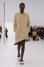 LOEWE_SS25_WW_SHOW_RUNWAY_LOOK_45_FRONT_RGB_CROPPED_4x5_45