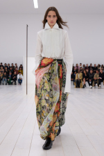 LOEWE_SS25_WW_SHOW_RUNWAY_LOOK_47_FRONT_RGB_CROPPED_4x5_47