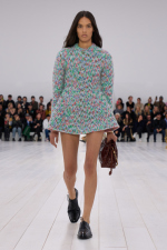 LOEWE_SS25_WW_SHOW_RUNWAY_LOOK_49_FRONT_RGB_CROPPED_4x5_49